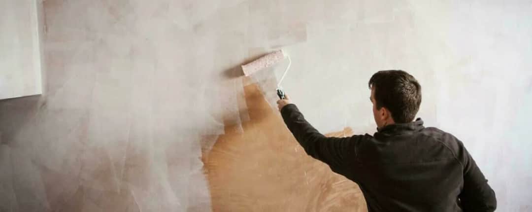 Czy gruntować przed gładzią? Kluczowe informacje, które musisz znać