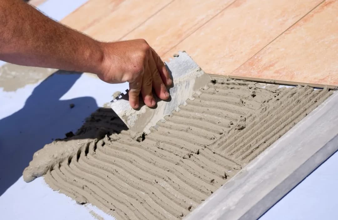 Jaki klej do płytek na balkon, aby uniknąć problemów z mrozem?