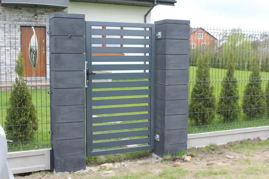 Co na ogrodzenie? Wybierz najlepsze materiały i uniknij kosztów