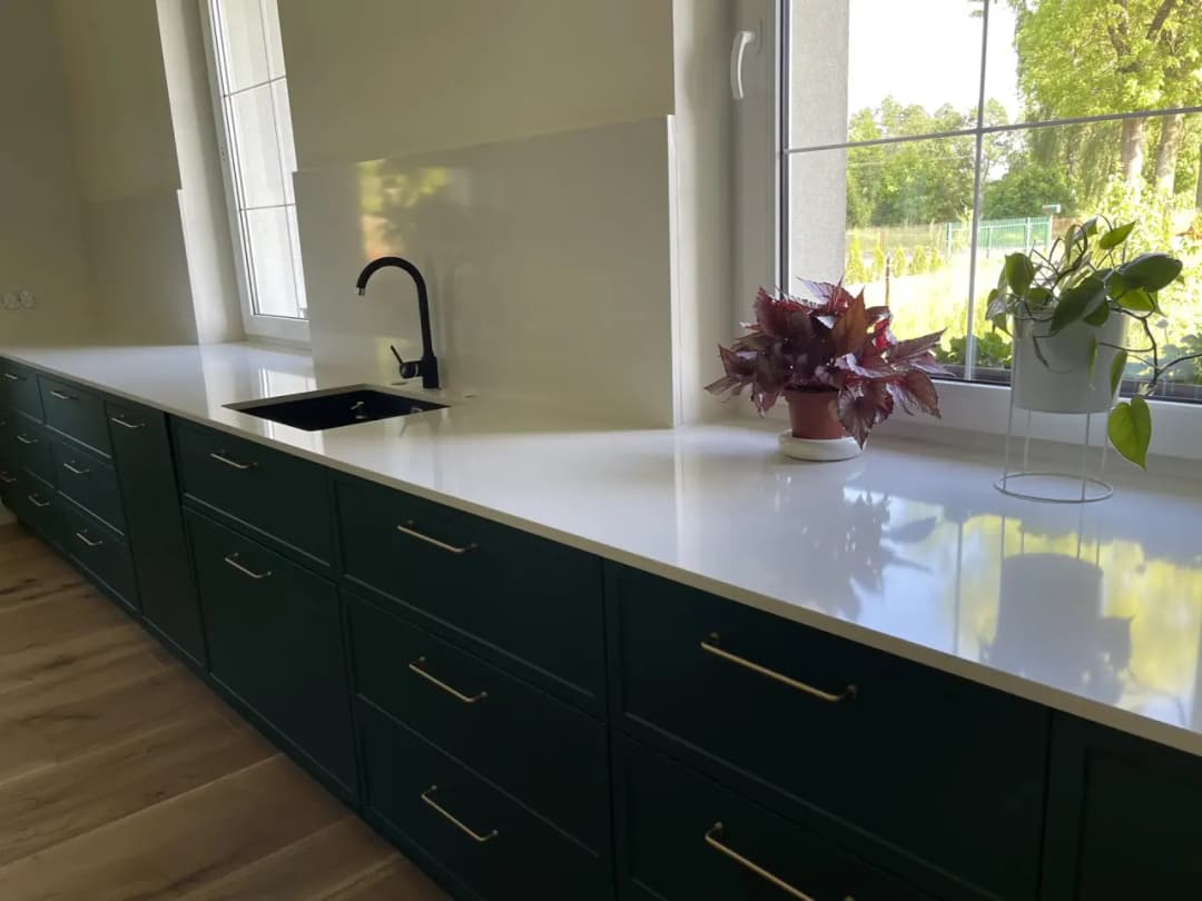 Konglomerat kwarcowy Silestone - trwałość, zastosowania i ceny