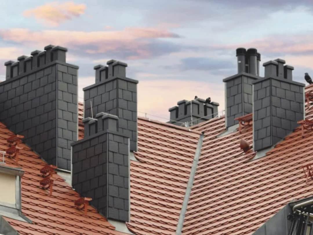 Ile bierze dekarz za m2? Sprawdź ceny i ukryte koszty usług