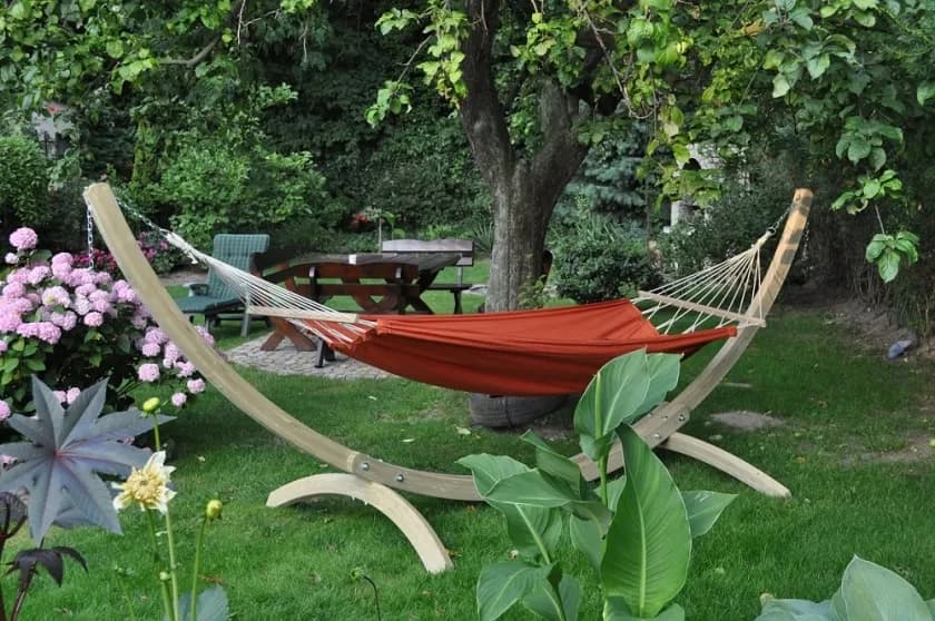 Jak zamontować hamak na balkonie bez wiercenia - proste kroki