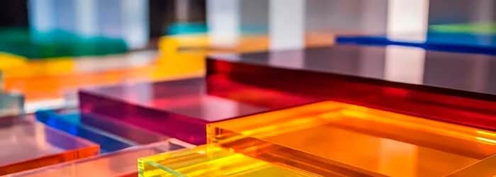 Poliwęglan czy plexi – który materiał wybrać do Twojego projektu?