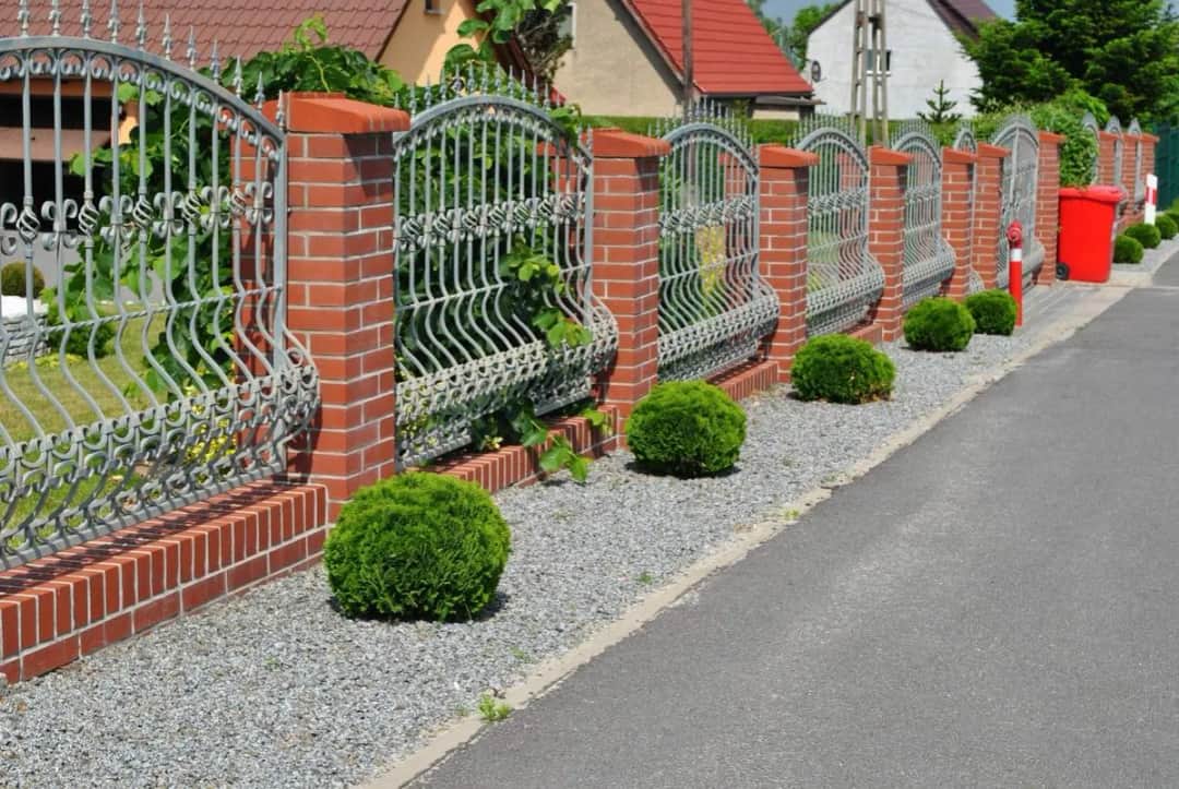 Czy na ogrodzenie z siatki trzeba mieć pozwolenie? Sprawdź przepisy!