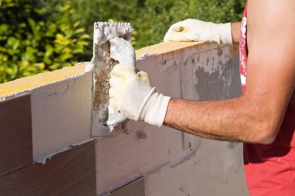 Jaki klej na balkon wybrać, aby uniknąć problemów z pękaniem? Jaki klej na balkon wybrać, aby uniknąć problemów z pękaniem?