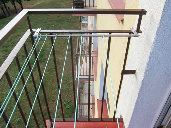 Jak zrobic suszarke na balkonie i zaoszczędzić miejsce na pranie