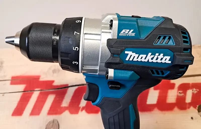 Jaka wkrętarka dla dekarza? Wybierz najlepszy model na dach i uniknij problemów