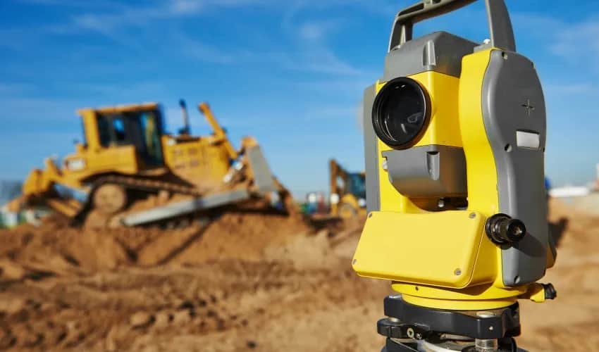 Jakie studia wybrać, aby zostać geodetą i uniknąć problemów z pracą