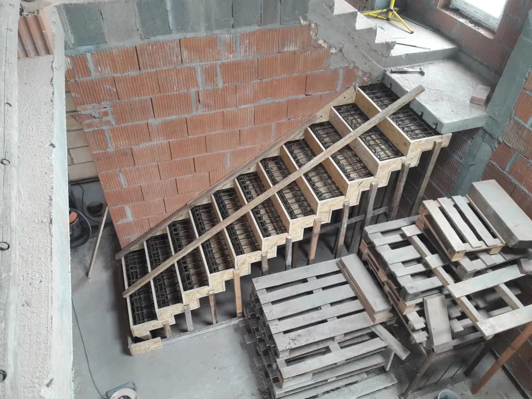 Jak poprawnie zbroić schody dywanowe betonowe dla maksymalnej trwałości