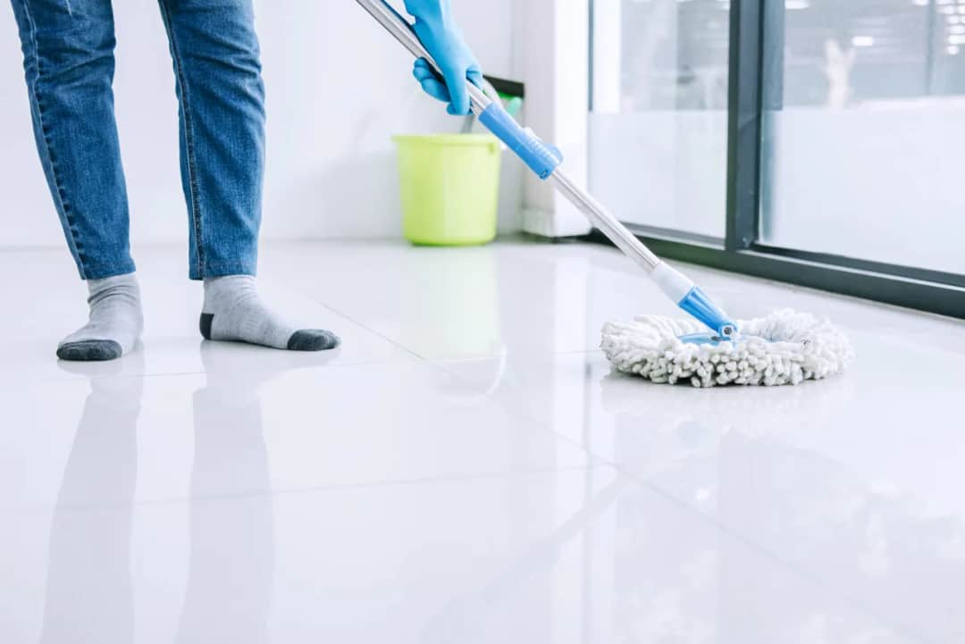 Jak skutecznie nabłyszczyć gres matowy i uniknąć zarysowań