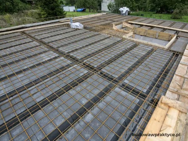 Zbrojenie górne stropu: Kluczowe informacje o jego zastosowaniu i znaczeniu