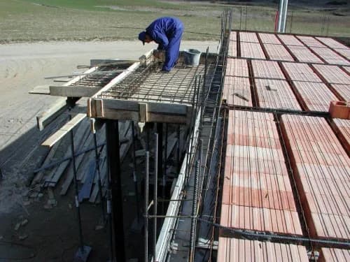 Zbrojenie balkonu wiszącego: klucz do bezpieczeństwa i trwałości konstrukcji