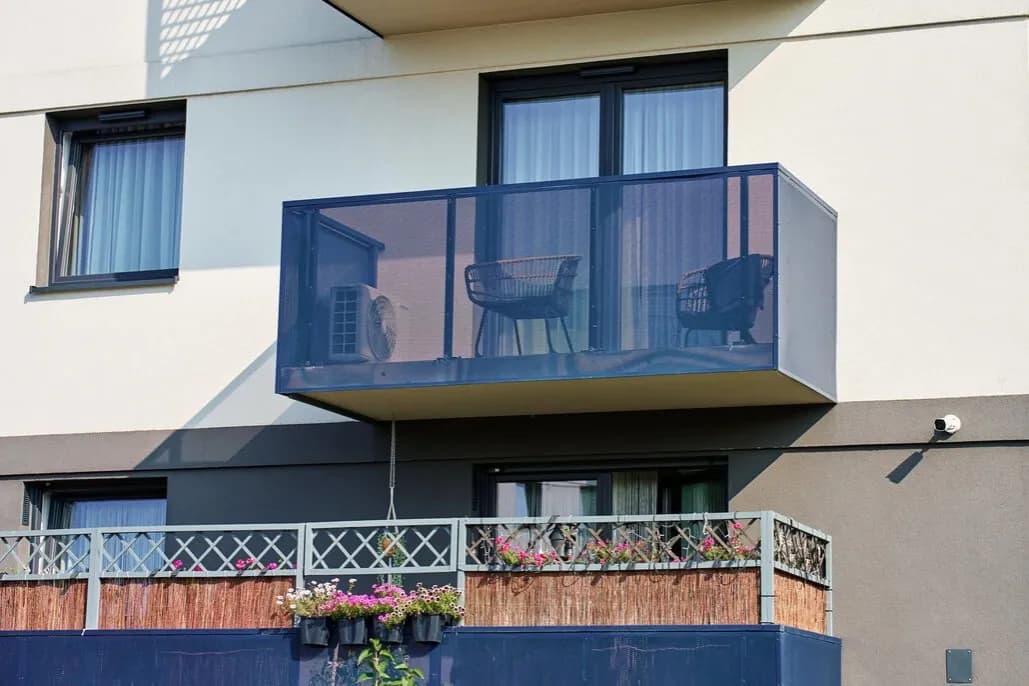 Co to jest balkon? Odkryj jego funkcje i znaczenie w architekturze
