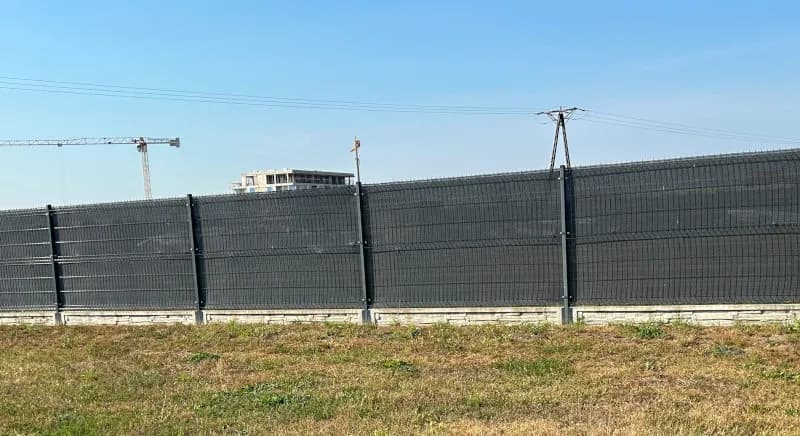 Optymalna odległość między słupkami ogrodzenia z siatki dla trwałości