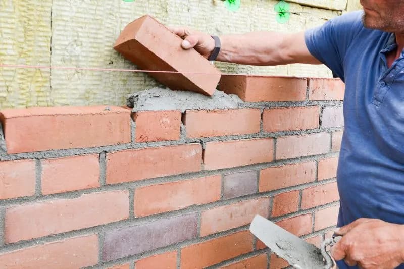 Ile cegieł na m2 muru - uniknij błędów w obliczeniach i kosztach